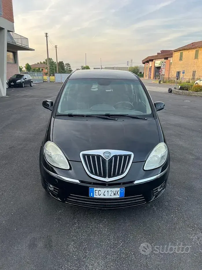 Usata Lancia Musa 95 CV (69 kW) 2011 Nero Monovolume