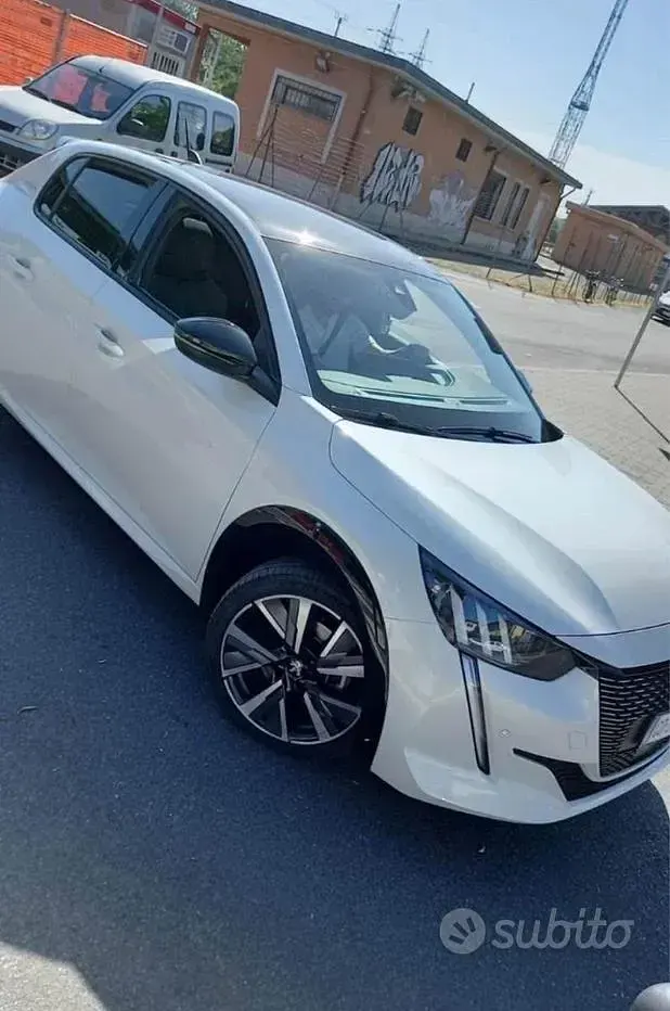 Usata Peugeot 208 GT-line 102 CV (75 kW) 2021 Bianco Utilitaria