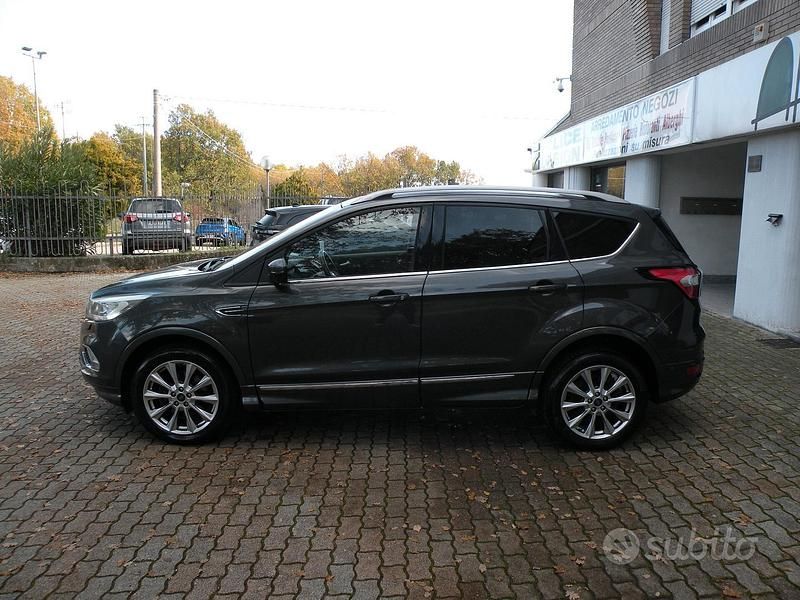 Usata Ford Kuga Vignale 180 CV (132 kW) 2018 Grigio SUV