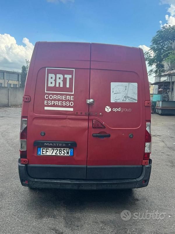 Begagnad Renault Master 2011 Röd Van