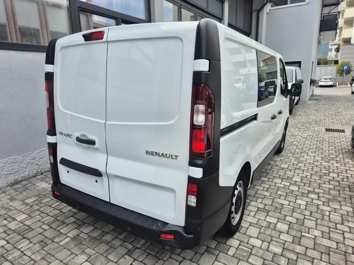 Usata Renault Trafic 150 CV (110 kW) 2022 Bianco Monovolume