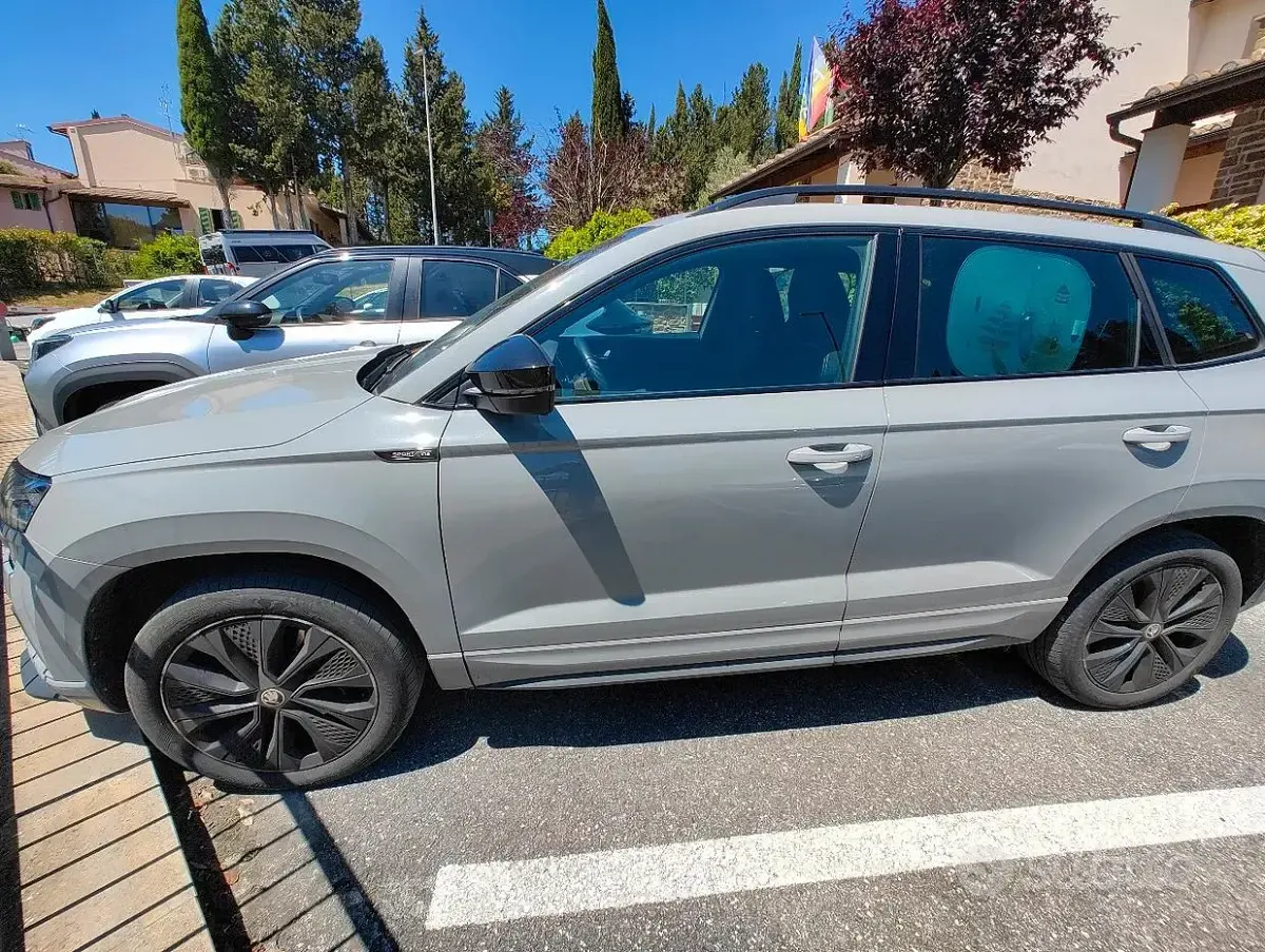 Usata Skoda Karoq SportLine 150 CV (110 kW) 2024 Grigio SUV