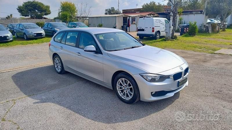 Usata BMW 318 142 CV (104 kW) 2014 Grigio Station wagon
