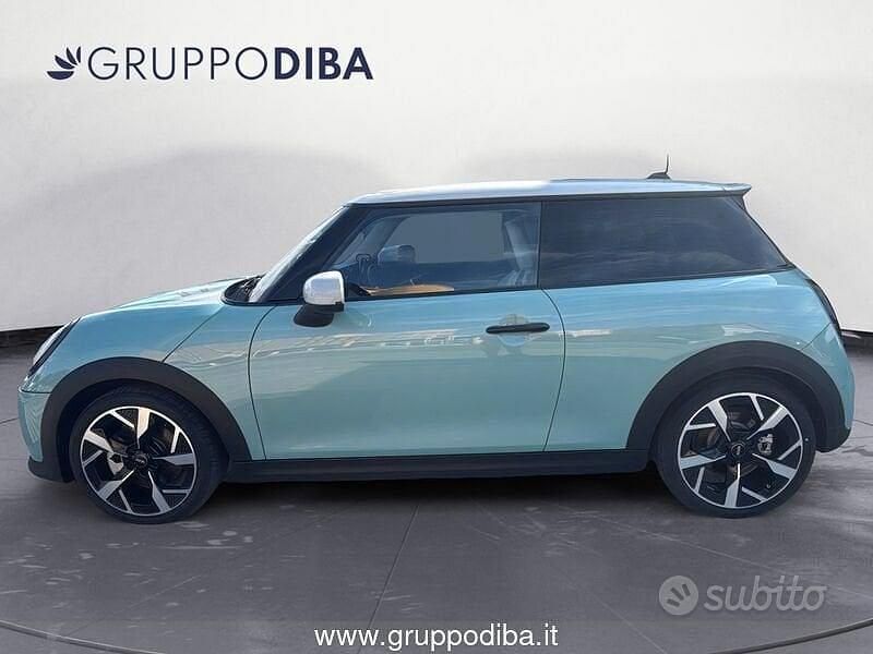 Usata Mini Cooper Classic 204 CV (150 kW) 2024 Blu Utilitaria