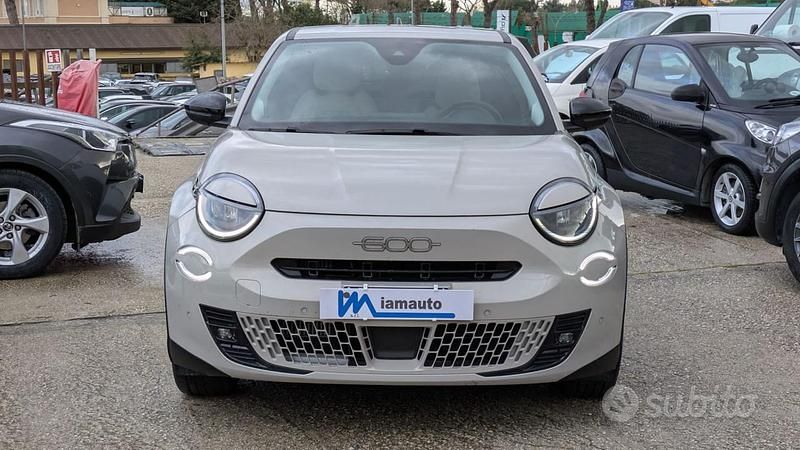 Usata Fiat 600 La Prima 110 CV (80 kW) 2025 Beige cappuccino SUV
