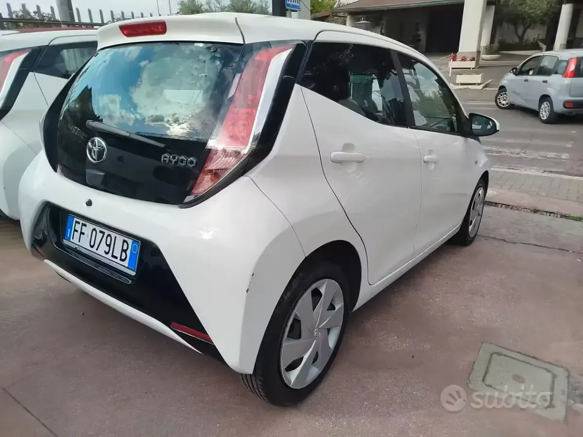 Usata Toyota Aygo 69 CV (50 kW) 2016 Bianco Utilitaria