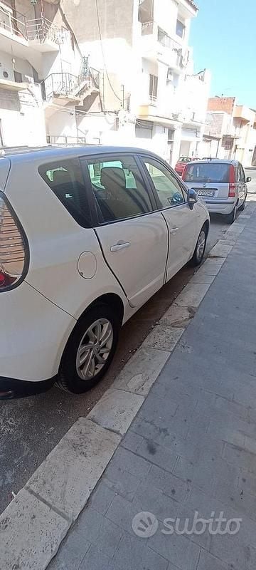 Usata Renault Scénic III XMOD 110 CV (80 kW) 2015 Bianco Monovolume