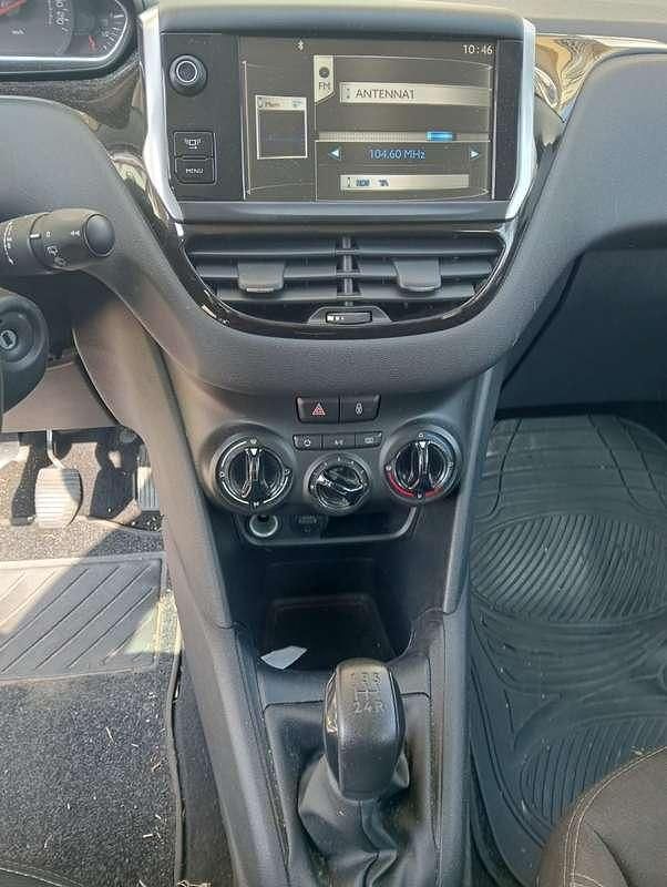 Usata Peugeot 208 Allure 68 CV (50 kW) 2014 Argento Utilitaria