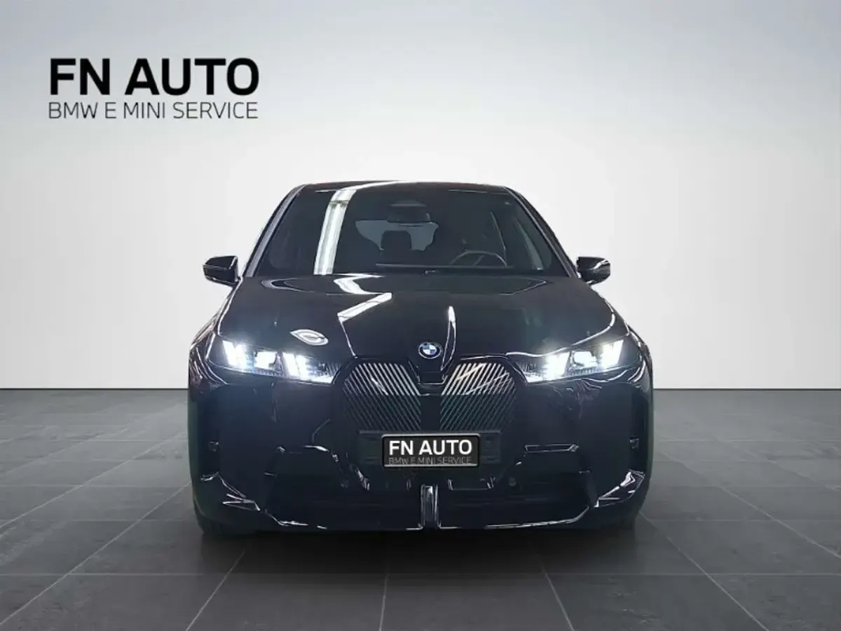 Usata BMW iX M Sport 400 kW (544 CV) 2025 Nero SUV
