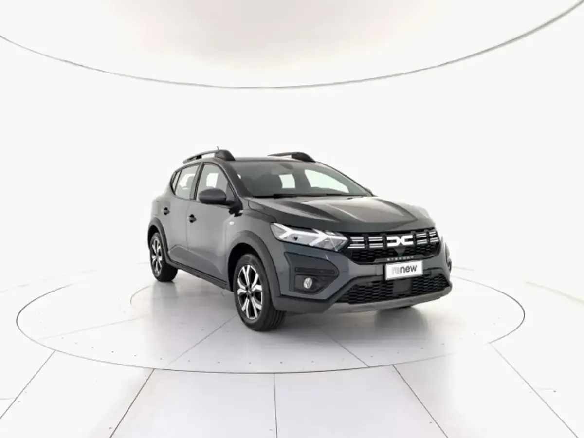 Usata Dacia Sandero Expression 101 CV (74 kW) 2023 Grigio cometa Berlina