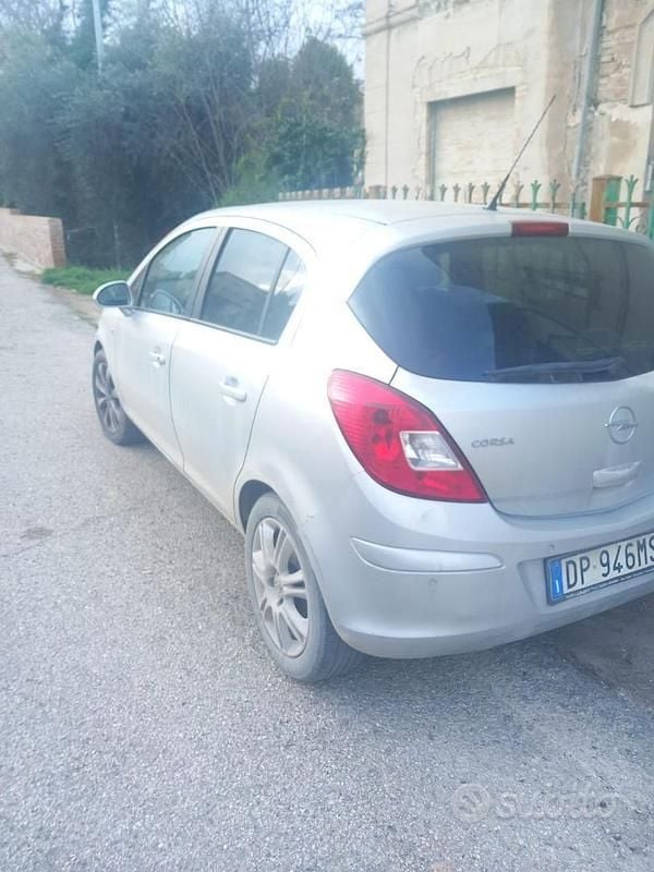 Usata Opel Corsa 90 CV (66 kW) 2009 Grigio Utilitaria