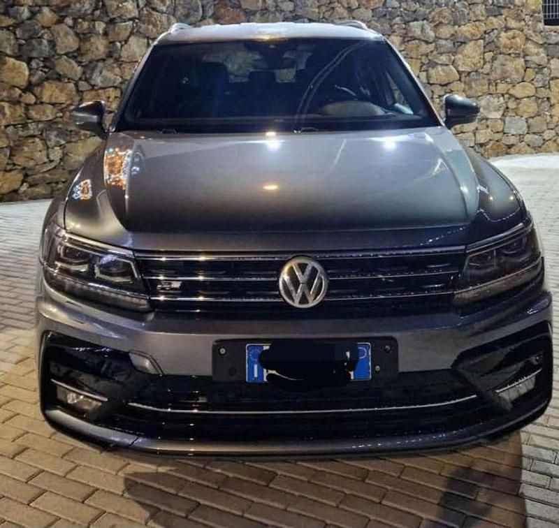 Usata VW Tiguan Allspace R-line 150 CV (110 kW) 2018 Grigio SUV