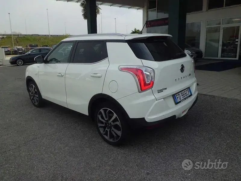 Usata SsangYong Tivoli 128 CV (94 kW) 2016 Bianco SUV
