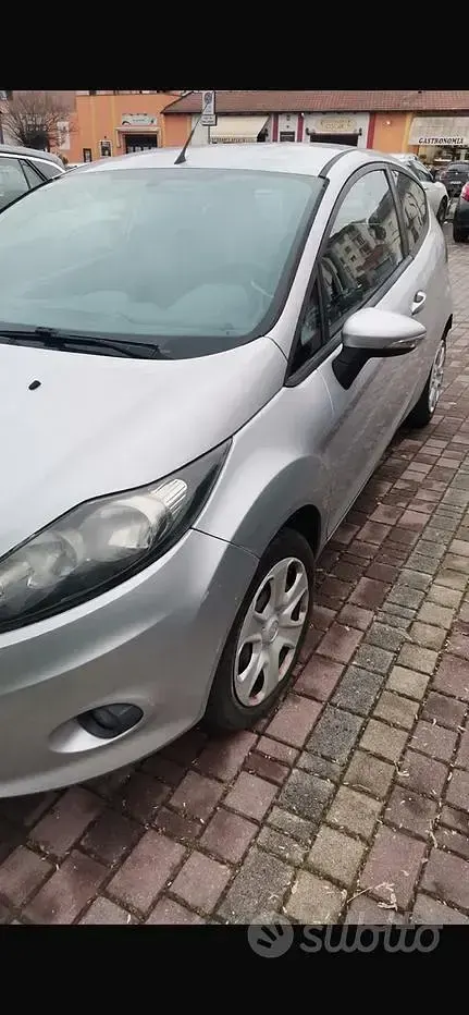 Usata Ford Fiesta 82 CV (60 kW) 2009 Grigio Berlina