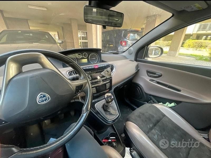Usata Lancia Ypsilon Gold 69 CV (50 kW) 2014 Marrone Utilitaria