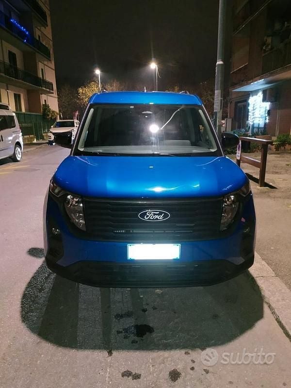 Usata Ford Tourneo Titanium 2024 Blu Monovolume