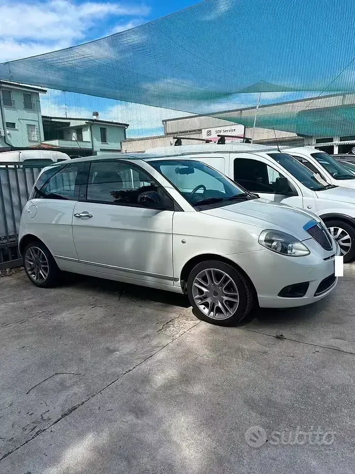 Usata Lancia Ypsilon 69 CV (50 kW) 2011 Bianco Utilitaria