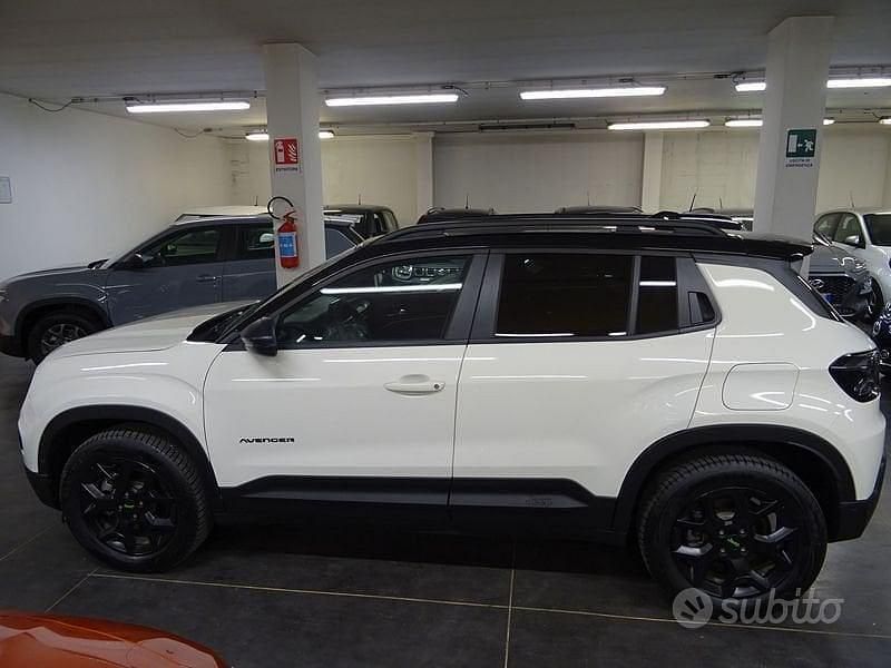 Nuova Jeep Avenger Overland 145 CV (106 kW) 2025 Bianco SUV
