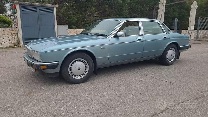 Usata Jaguar XJ40 233 CV (171 kW) 1989 Blu Berlina