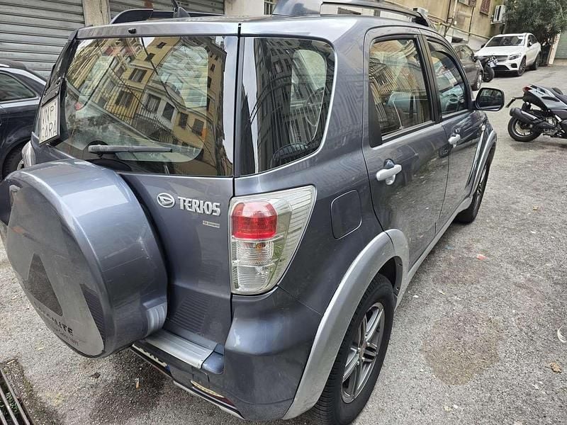 Usata Daihatsu Terios 105 CV (77 kW) 2011 Grigio SUV