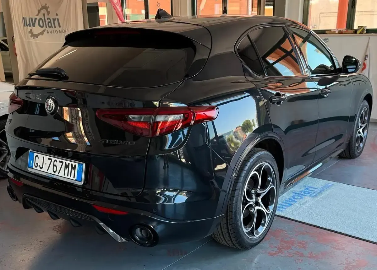 Usata Alfa Romeo Stelvio Veloce 209 CV (153 kW) 2022 Nero SUV