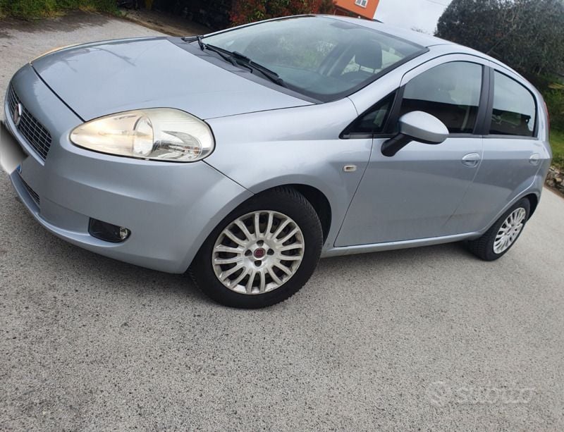 Grigio Usata 2009 Fiat Grande Punto Due volumi | 5400 € - Immagine 1/4