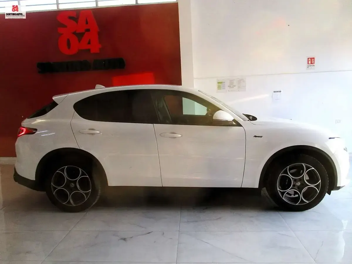 Usata Alfa Romeo Stelvio Sprint 190 CV (139 kW) 2021 Bianco SUV