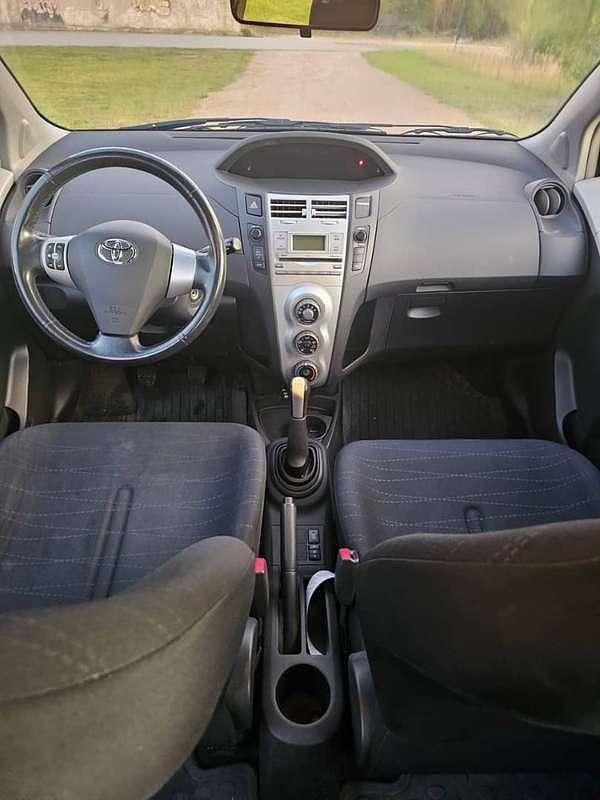 Usata Toyota Yaris Sol 75 CV (55 kW) 2007 Blu/azzurro Utilitaria