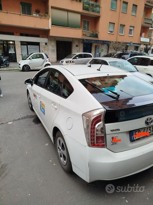 Usata Toyota Prius 99 CV (72 kW) 2015 Bianco Utilitaria