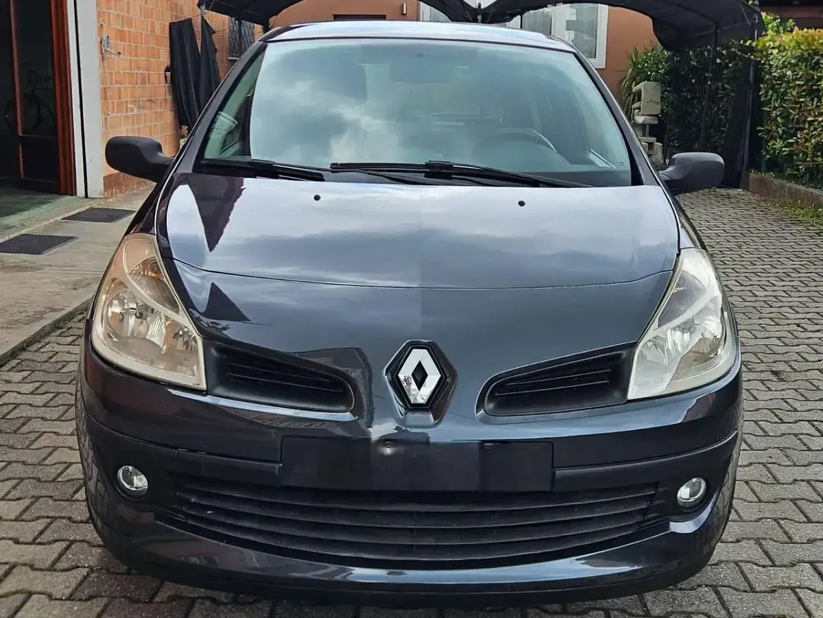 Usata Renault Clio III 75 CV (55 kW) 2007 Nero Berlina