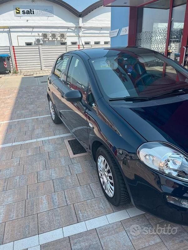 Usata Fiat Punto 75 CV (55 kW) 2015 Blu Utilitaria