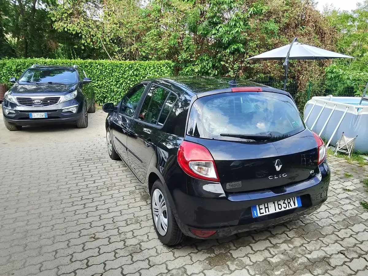 Usata Renault Clio 64 CV (47 kW) 2011 Nero Utilitaria