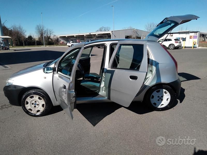 Usata Fiat Punto Active 60 CV (44 kW) 2006 Grigio Utilitaria