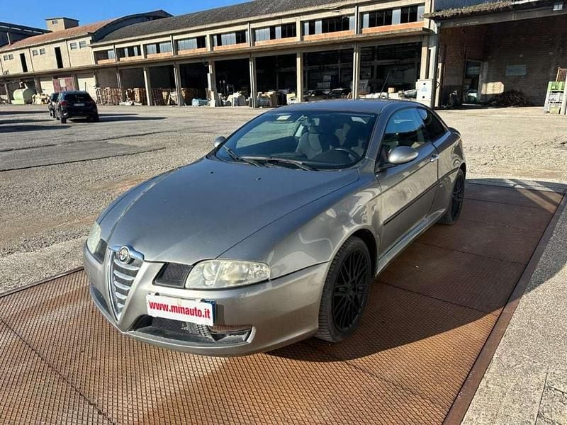 Usata Alfa Romeo GT Progression 140 CV (102 kW) 2005 Grigio scuro Coupé
