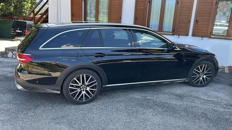 Usata Mercedes E220 All-Terrain Premium 200 CV (147 kW) 2022 Nero Station wagon