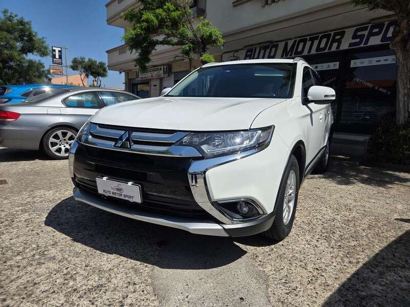 Bianco Usata 2016 Mitsubishi Outlander Intense SUV | 12.200 € (Buon prezzo) - Immagine 1/4