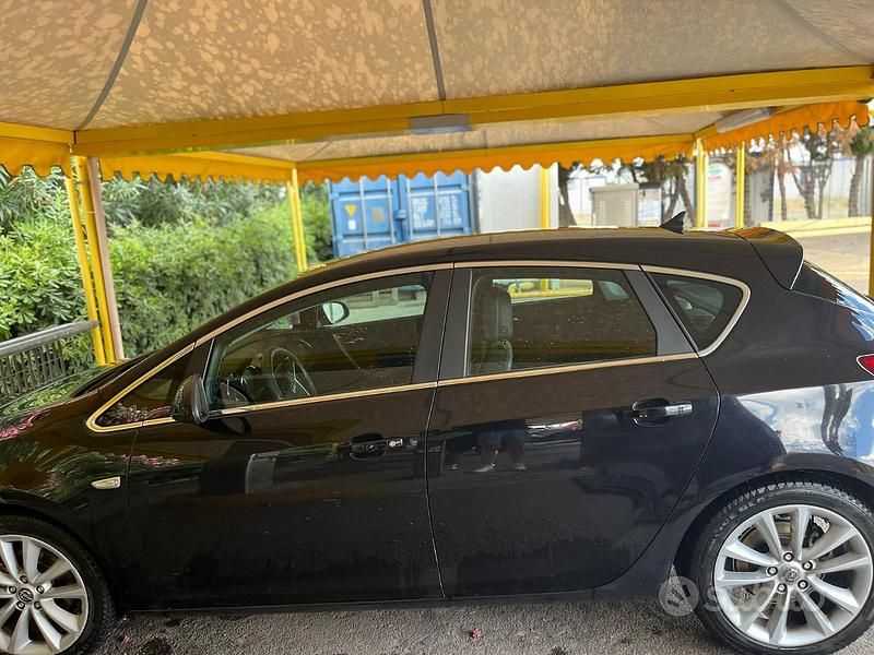 Nero Usata 2010 Opel Astra Cabriolet Cabrio | 4000 € - Immagine 1/4