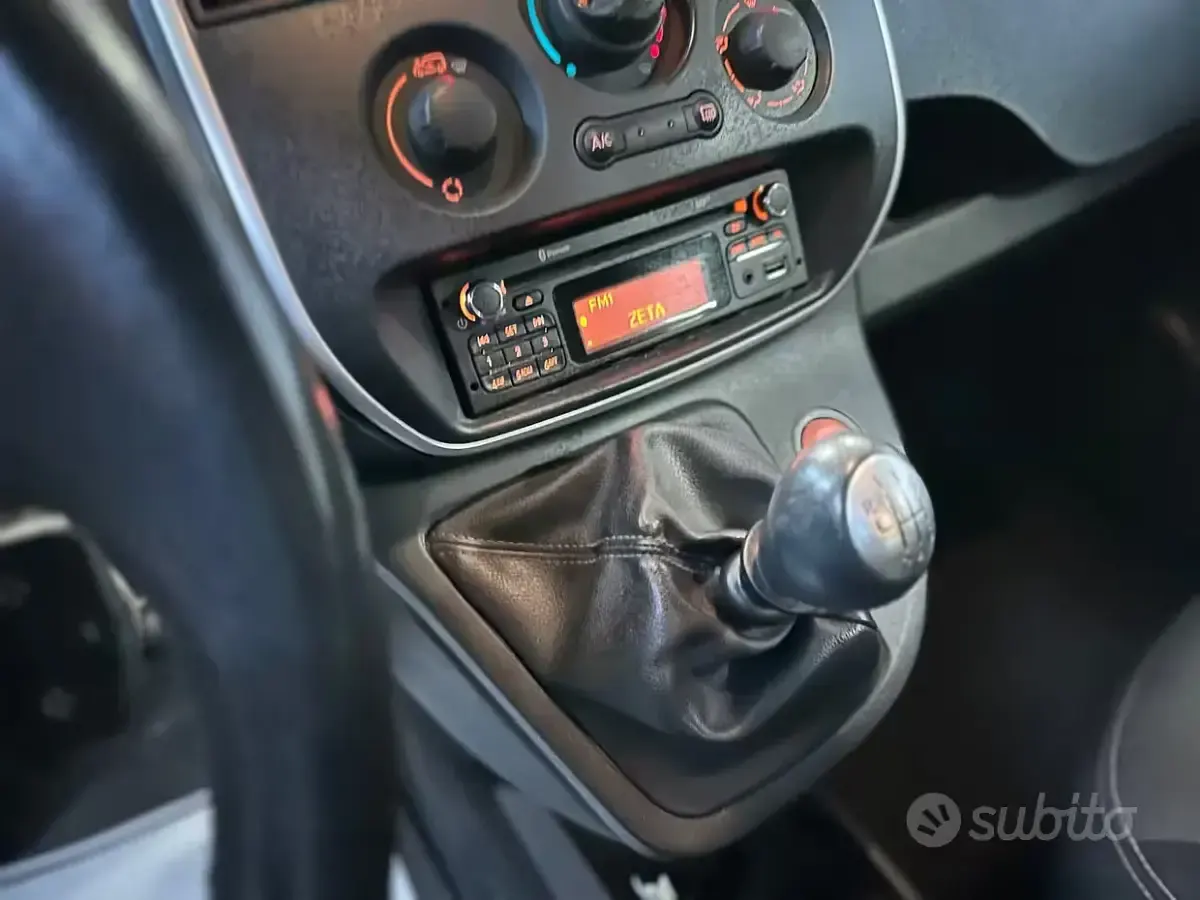 Usata Renault Kangoo LIMITED 110 CV (80 kW) 2018 Grigio Monovolume