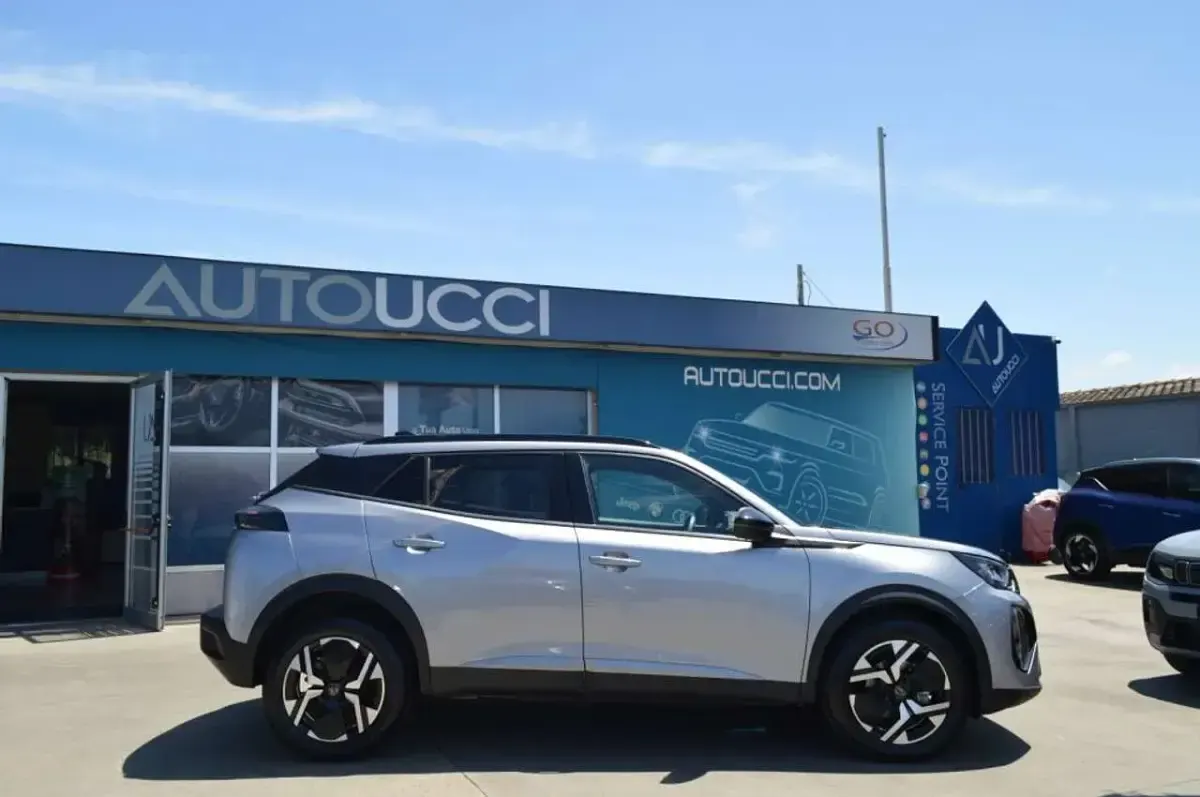 Usata Peugeot 2008 Allure 101 CV (74 kW) 2025 Grigio artense SUV