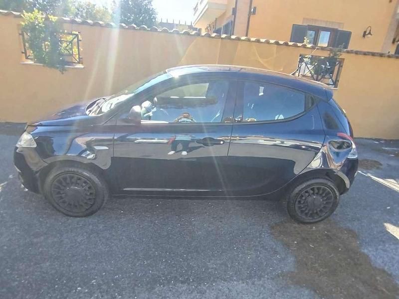 Usata Lancia Ypsilon 69 CV (50 kW) 2019 Blu/azzurro Utilitaria