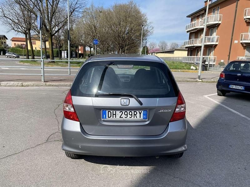 Usata Honda Jazz ES 83 CV (61 kW) 2007 Grigio Utilitaria