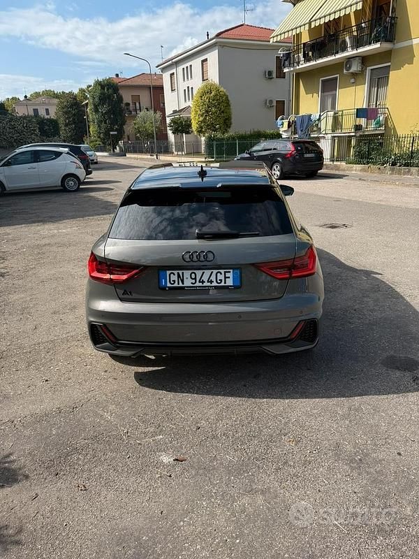 Usata Audi A1 Ambiente 110 CV (80 kW) 2023 Grigio SUV