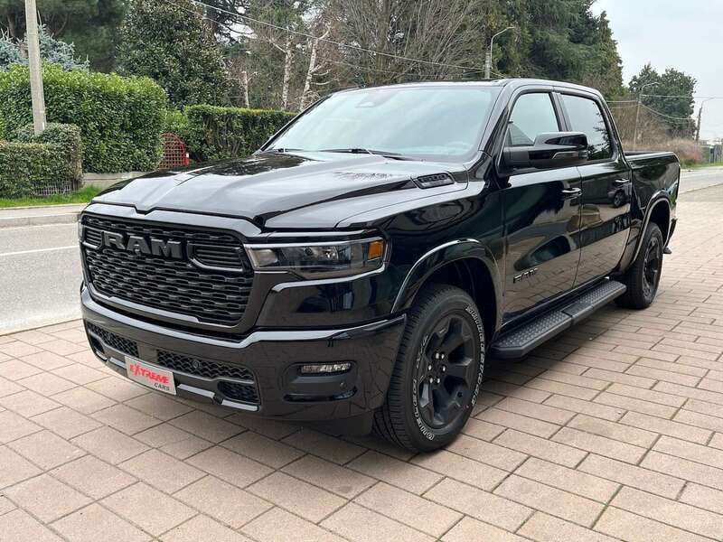 Diamond black met. Nuova 2025 RAM 1500 Pick-up | 63.900 € (Super prezzo) - Immagine 1/4