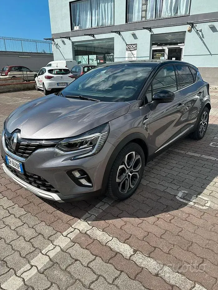 Usata Renault Captur Techno 101 CV (74 kW) 2023 Grigio SUV