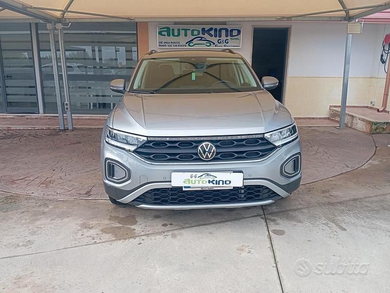 Usata VW T-Roc Life 150 CV (110 kW) 2024 Grigio SUV