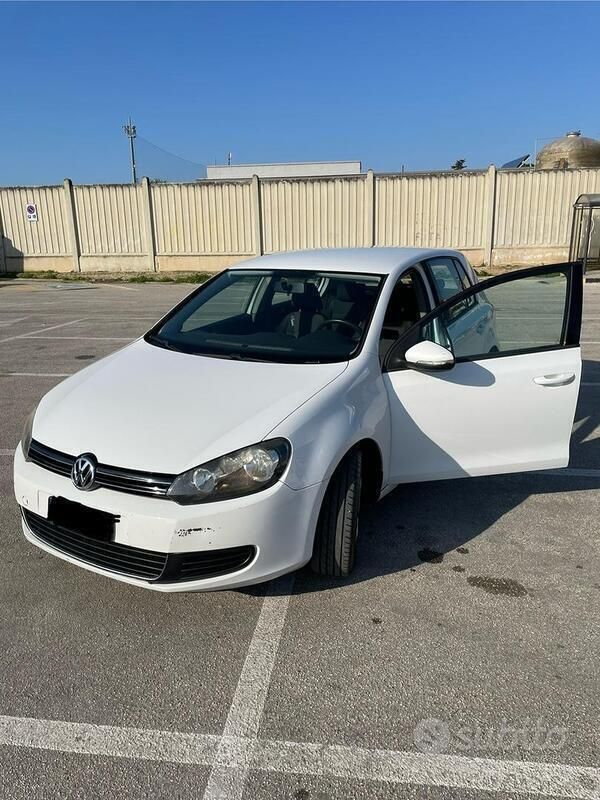 Usata VW Golf VI 102 CV (75 kW) 2010 Bianco Utilitaria