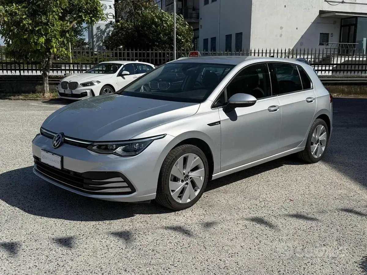 Usata VW Golf VIII Style 116 CV (85 kW) 2022 Grigio Berlina