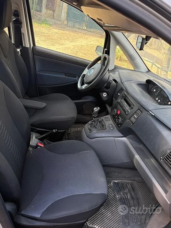 Usata Fiat Idea 95 CV (69 kW) 2006 Grigio Monovolume