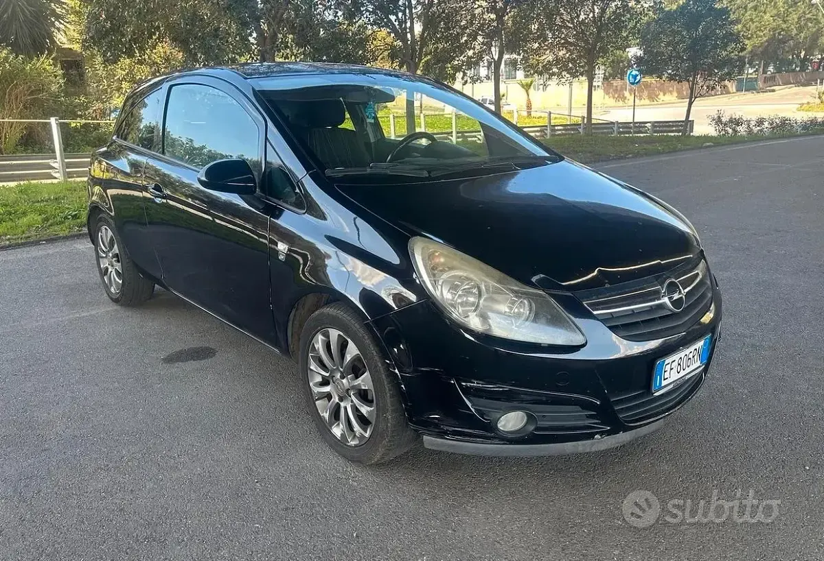 Usata Opel Corsa 75 CV (55 kW) 2011 Nero Utilitaria