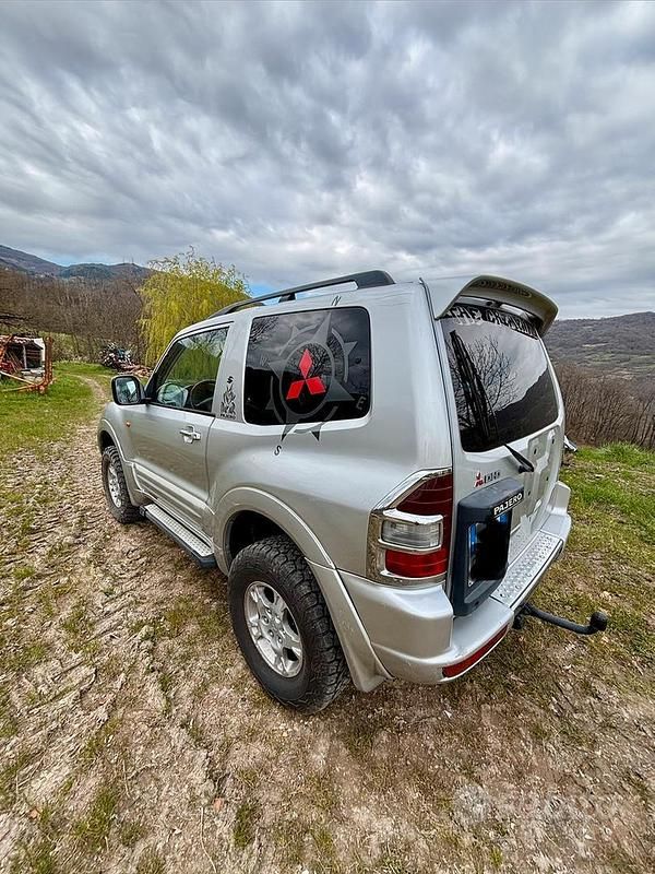 Usata Mitsubishi Pajero 160 CV (117 kW) 2001 Grigio SUV